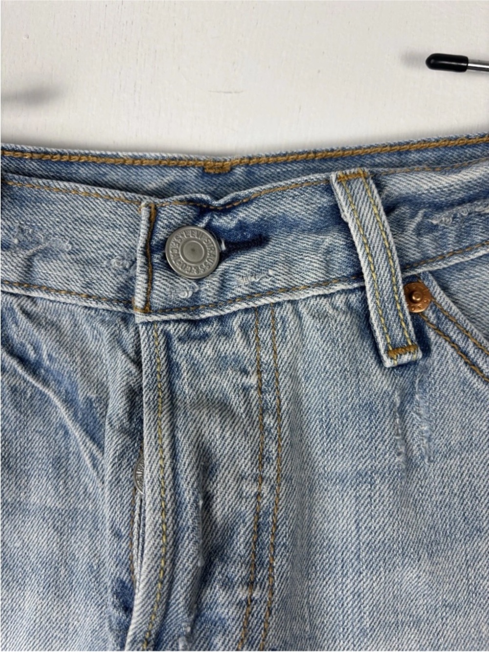 Levi’s 501 Cutoff Shorts Light Wash Distressed Raw Hem Button Fly Measured - Picture 4 of 11